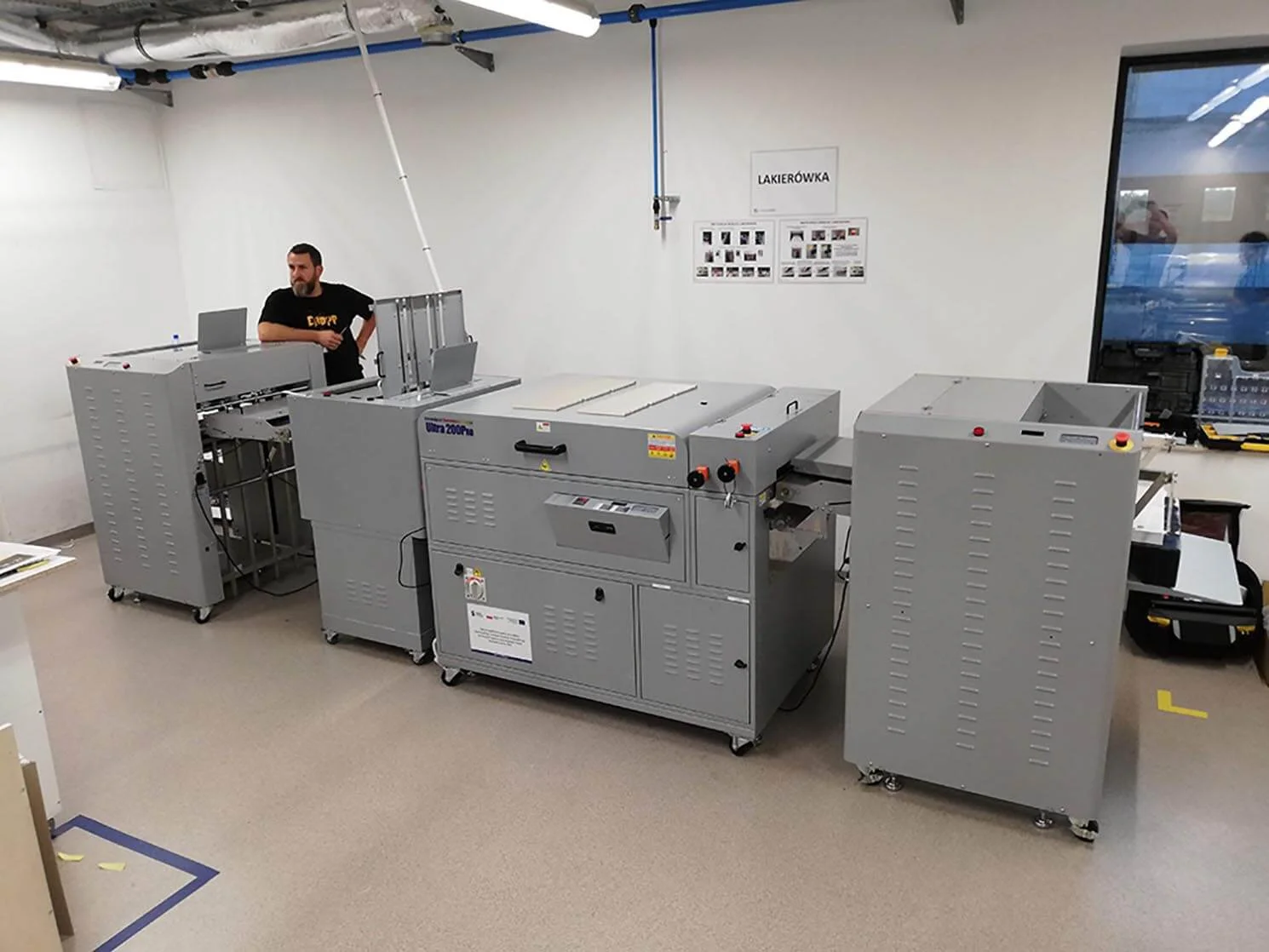 Digital Foto is one of the largest printing houses in Europe, operating at the intersection of three areas - printing, photography and bookbinding. The company is headquartered in Zaczerno, where it undertakes activities in the field of digital printing in the broadest sense, focusing mainly on the production of photo-products such as photo-albums and photo-books, producing also a number of other articles such as photo-images, photo-papers, prints, photo-gadgets (mugs, calendars, magnets). Digital Foto, knows that these are products that evoke a lot of positive emotions and makes sure that each of these products is always of the highest quality, bringing smiles to the faces of customers. However, it's not just a printing company and quality products and, above all, people. The company is not a corporation and takes special care to maintain a work-life balance. Employees come first and their initiatives, are always supported. The atmosphere that makes people more motivated to work and more creative ideas is extremely important here. To meet the expectations of very different groups of customers, to whom all products were dedicated, the need arose to distinguish them and create certain categories and, consequently, to create departments dealing with specific products only. In response to this very demand, Colorland, nPHOTO, Artibo or Decormint were created - these are the best known, but not the only own brands of Digital Foto. The extensive and diverse machine park includes not a few but dozens of different machines, but in order to optimize processes and make their products in the best possible quality, there was a need to purchase a new machine. The company, which is so active in the field of digital printing, was looking for an alternative that is more ecological and cheaper to operate like foiling. Up to that point, finishing had been done here on several semi-automatic foiling machines supplied by Akonda, among others. The obvious choice seemed to be UV varnish, but the solutions available on the market did not satisfy in terms of quality. For those struggling with the refining issue, the solution in the form of the Print Flood 200 automatic varnisher was offered by Akonda and the installation itself took place in May. It is a machine with a unique technology that makes it possible to realize varnishing with film-like effects, both in terms of coating uniformity and gloss. The images can be compared to a traditional photographic print and the sheet reversal module supplied by Akonda further increased the efficiency of the varnisher. After varnishing one (first) side, one can drive the pallet out of the stacker, drive up to the feeder and varnish the sheet again, this time from the other side, without having to turn the stack. The machine can be further expanded by adding a second varnisher, thus obtaining a double-sided varnishing system in one pass. Among other machines available on the market, this is not achievable anywhere else! There are many more advantages of the Print Flood 200 varnisher, which the Digital Foto team found out very quickly, and after many weeks of experience with the machine, owner Piotr Leszczynski assures - "We have increased not only the quality of the work performed, but also the comfort of the work itself. The benefits of optimizing and streamlining the entire process translate directly into economic issues. It cannot be overlooked in all this that foiling is much more expensive and I just get a foil-like effect of unparalleled quality." The Print Flood 200 varnisher has a mechanism to prevent unwanted transfer of varnish to the other side of the print and the rollers shut off automatically when there is no sheet or when not in use. This prevents roller damage and sheet loss, dents or flat spots both on the roller and on the print. A special system lowers the viscosity of the UV varnish, ensuring that it is applied smoothly and more consistently across the sheet. A not insignificant variable pumping speed is also used to ensure this even application of the coating on the sheet. However, what both the distributor and the customer focus on is not only the possibility of double-sided varnishing, unrealistic to achieve on other varnishers, but also very fast turnaround times. This is extremely important for this type of production and the high level of speed and efficiency guarantees customer satisfaction. What is also important for operators, during the operation of the machine it is not necessary to touch the rollers, nor to turn the valves on and off, so the cleaning of the machine can take place without unnecessary dirt. In addition, a self-diagnostic tool helps operators troubleshoot the machine on their own. It is worth mentioning that the Print Flood 200 inkjet works with HP Indigo prints and is virtually fully automated. The quality guarantee, double-sidedness and even versatility embodied in the modular design of the Print Flood 200 varnisher makes working on the machine convenient, safe and unobtrusive for operators. On top of this, the results obtained, the savings in time and materials, or the trouble-free operation, reaffirm Digital Photo as their best investment. Specification: maximum format up to 530x750 speed up to 34m/min low or high stack feeder trailing table or stacker on lining modular design with possibility to add feeder, receiver and reverser innovative duplex function unique roller clamping technology allows realization of high quality varnishing