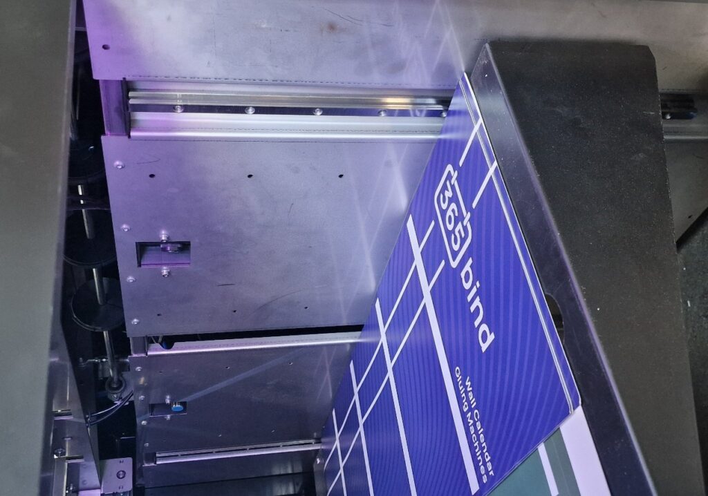 365bind – półautomat do oprawy kalendarzy ściennych